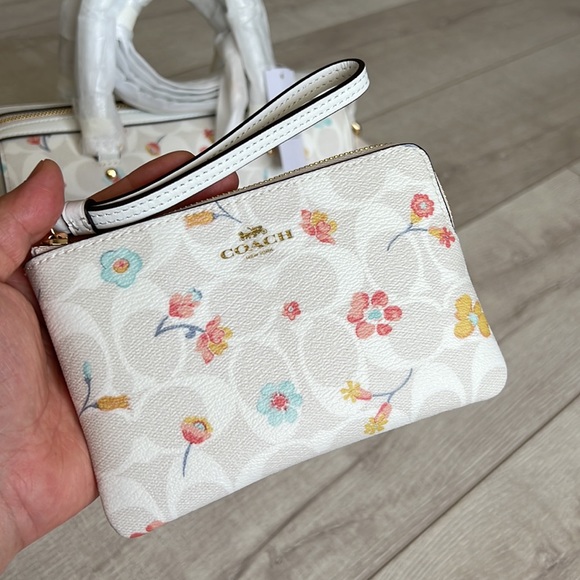 Coach Rowan Satchel & Wristlet - Picture 4 of 9